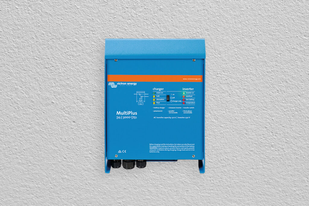 Moderner PV Wechselrichter mit der Funktion für Inselbetrieb bei einem Stromausfall des öffentlichen Netzes